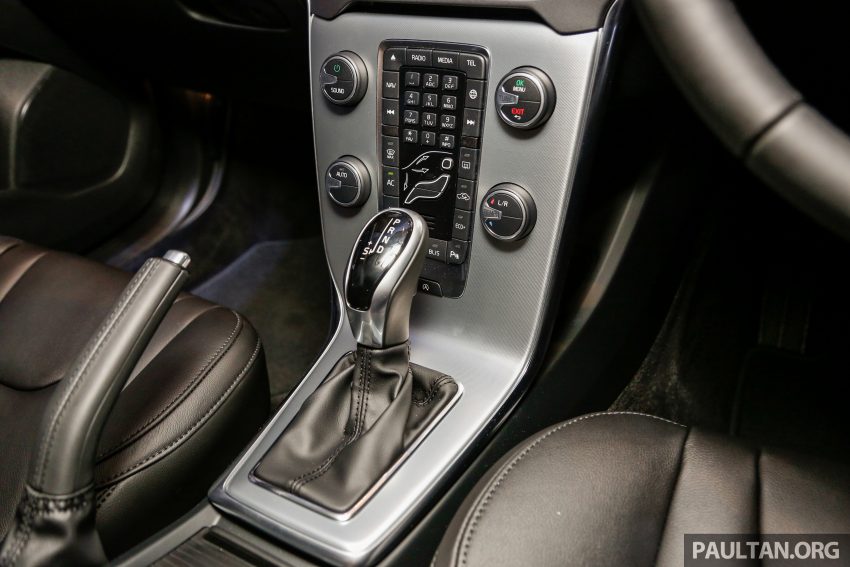 2017 Volvo V40 小改款本地面市, 价格不变, 售18万令吉。 33331