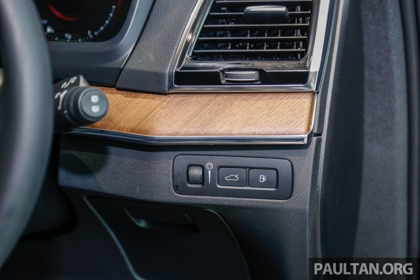 Volvo XC90 推出各种专属外观与内装套件，提升质感。 31951
