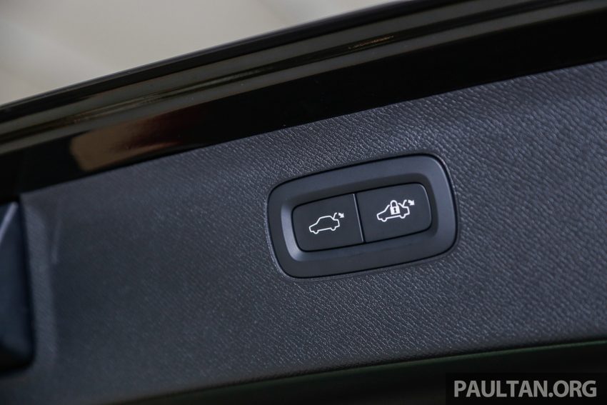 Volvo XC90 推出各种专属外观与内装套件，提升质感。 31970