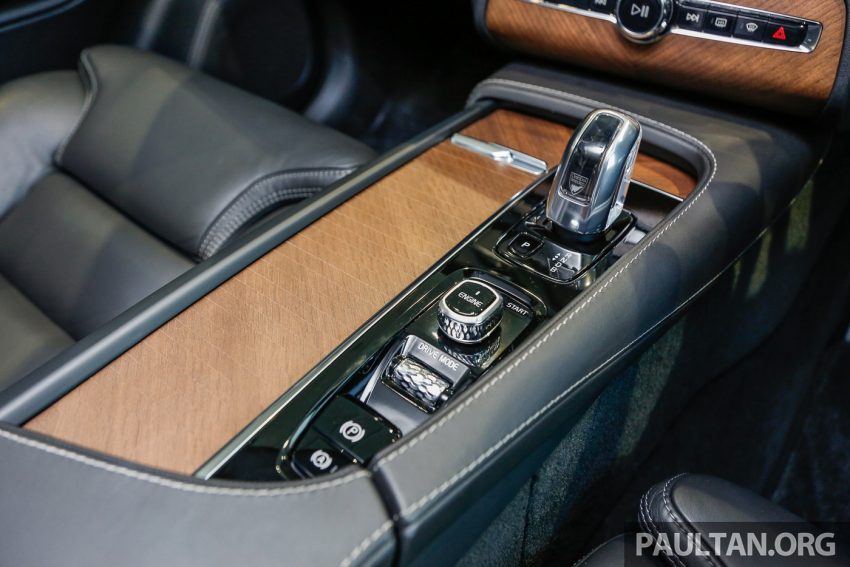 Volvo XC90 推出各种专属外观与内装套件，提升质感。 31943