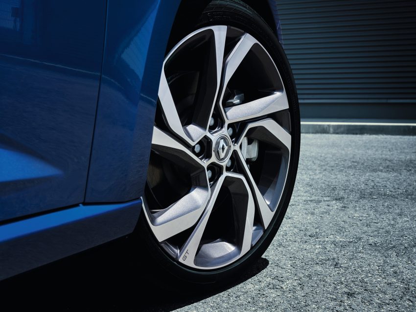 再添一员猛将，Renault Megane IV 大马路测谍照曝光。 35262