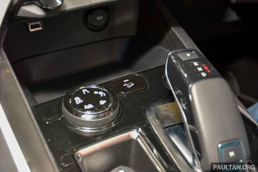 欧洲年度风云车, 2017 Peugeot 3008 亮相展销厅, 1.6升涡轮引擎, 165匹马力, 两个等级可选, 售价从RM 143K起。 38846