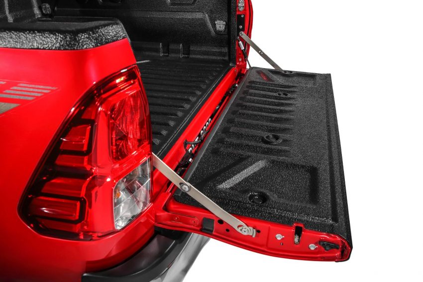 Toyota 推介专属高度整合的 SmartTAG，无需额外粘上支架与置放电池，还有 Hilux 与 Sienta 专属的外观套件。 39970