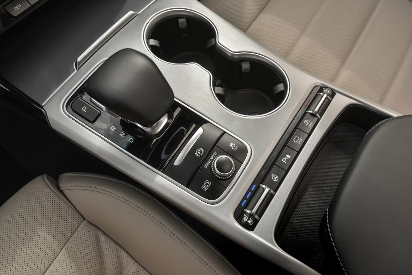 Kia Stinger 登陆美国, 原厂称比Porsche Panamera还强! 43325