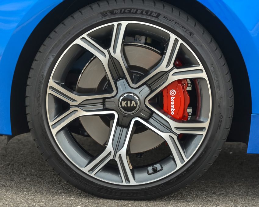 Kia Stinger 登陆美国, 原厂称比Porsche Panamera还强! 43346