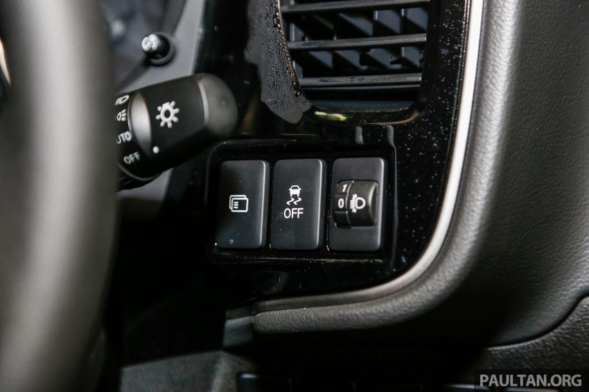 Mitsubishi Outlander 本地组装 2.0 4WD，售价RM140k。 41671