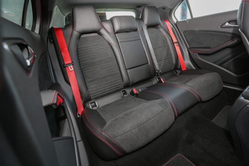 本地 Mercedes-Benz A 250 Sport 涨价一万至25万令吉，C-Class Coupe 改搭九速自排变速箱，涨价2,000令吉。 43139