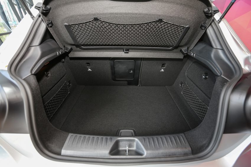 本地 Mercedes-Benz A 250 Sport 涨价一万至25万令吉，C-Class Coupe 改搭九速自排变速箱，涨价2,000令吉。 43140