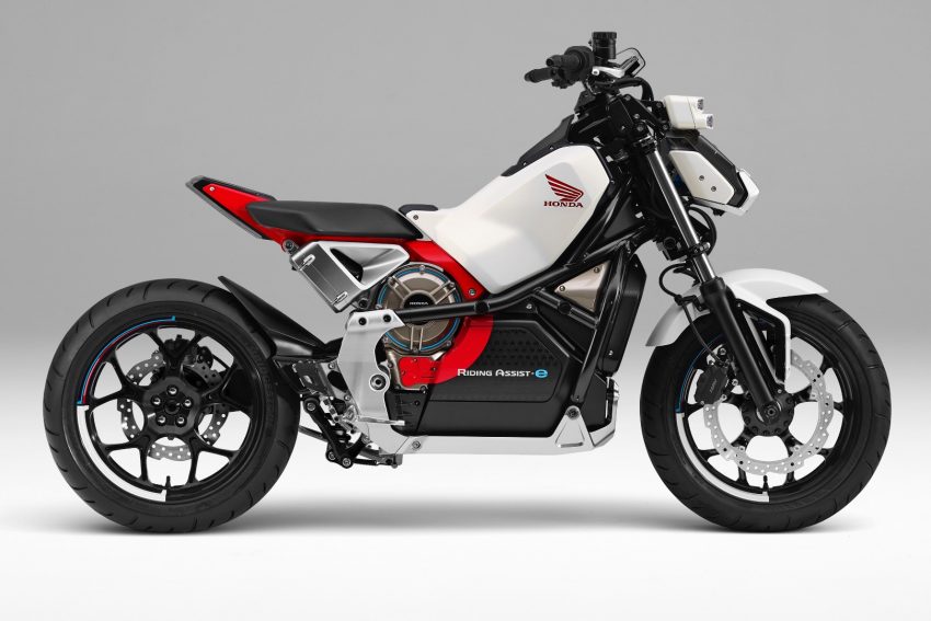 摩多也来玩半自动驾驶！Honda Riding Assist-e 将在月尾的日本东京车展发布，可在低速行驶时自动平衡摩多车身。 44389
