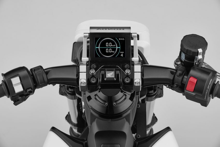 摩多也来玩半自动驾驶！Honda Riding Assist-e 将在月尾的日本东京车展发布，可在低速行驶时自动平衡摩多车身。 44393