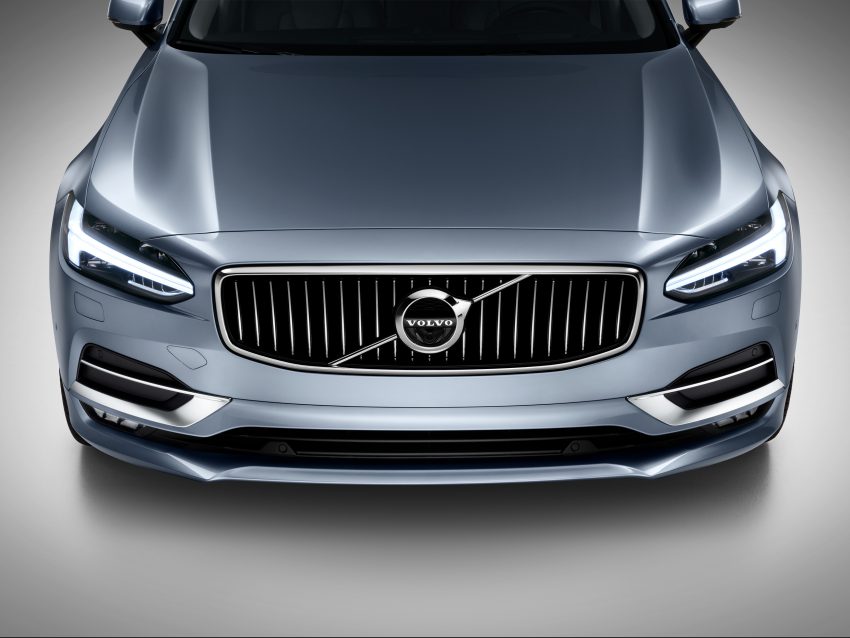 插电式 Volvo S90 T8 两个等级面市，售价从37万令吉起。 44892