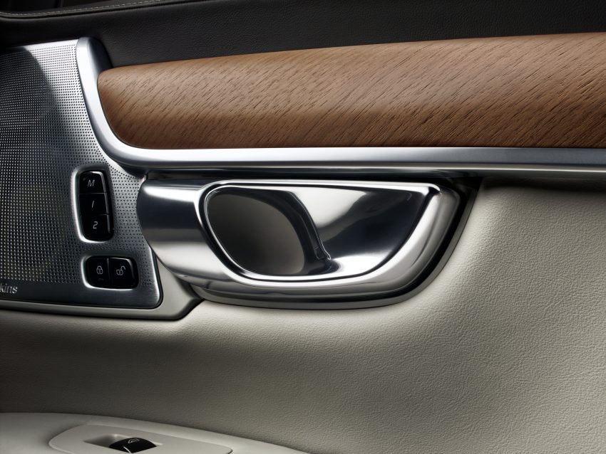 插电式 Volvo S90 T8 两个等级面市，售价从37万令吉起。 44871