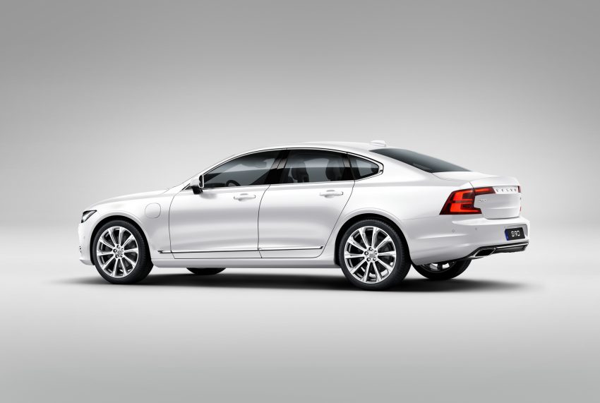 插电式 Volvo S90 T8 两个等级面市，售价从37万令吉起。 44862