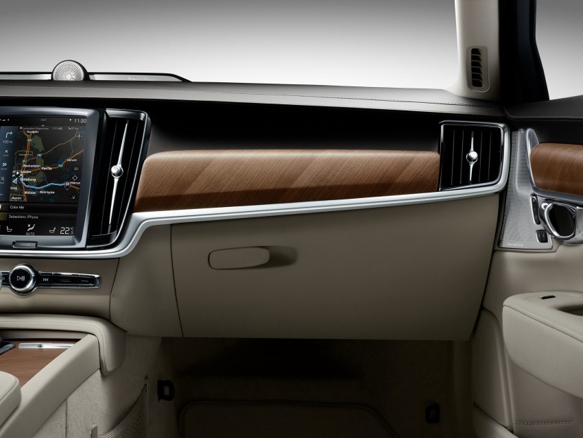 插电式 Volvo S90 T8 两个等级面市，售价从37万令吉起。 44887