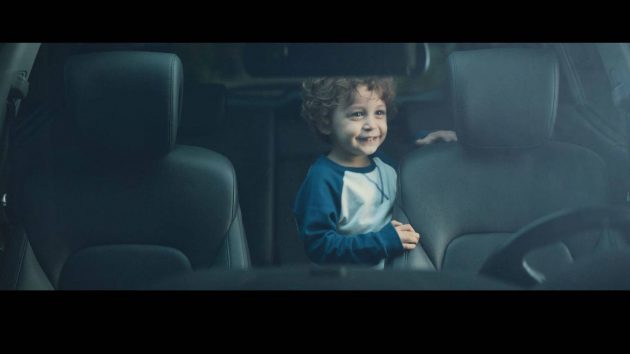 避免父母把孩子留在后座, Hyundai 发布后座乘客警示器。