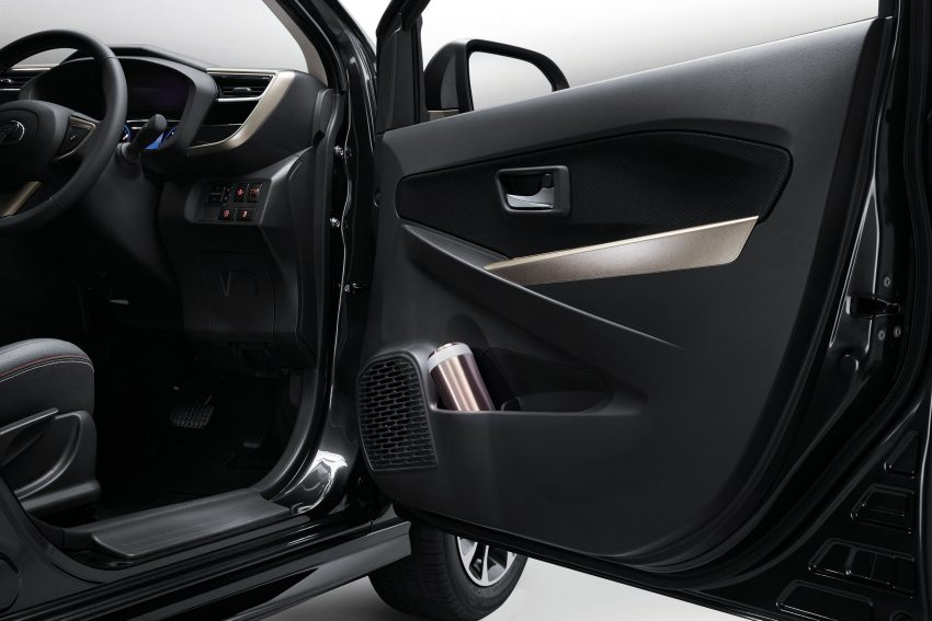 全新 Perodua Myvi 终于正式面市了，价格RM44-55K，全车系标配VSC+TRC以及LED头灯，顶配等级还有ASA！ 48773