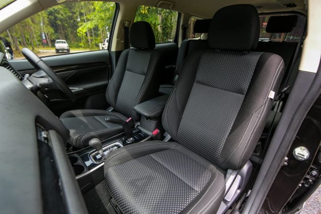 试驾：Mitsubishi Outlander 2.0L 4WD，可家用可越野！