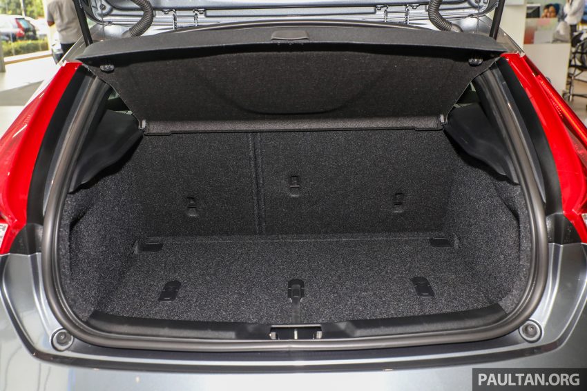 图集：Volvo V40 T5 R-Design 外观套件，售RM 180,888 56570