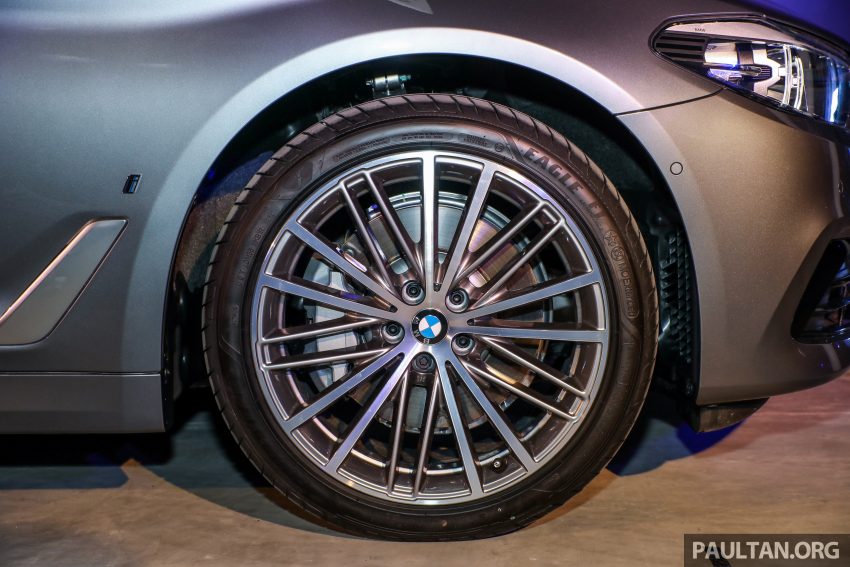 油电版5系列，BMW 530e Sport 本地上市，售价34.4万。 56170