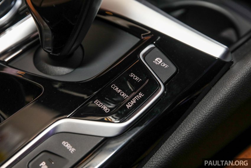 油电版5系列，BMW 530e Sport 本地上市，售价34.4万。 56199