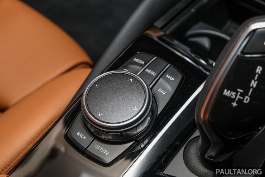 油电版5系列，BMW 530e Sport 本地上市，售价34.4万。 56200