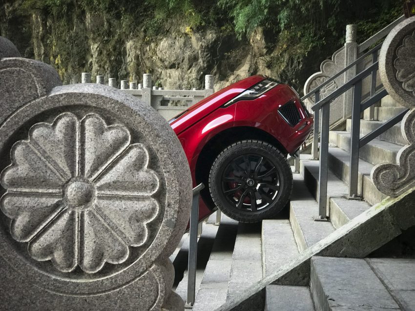 影片：史上最牛！Range Rover Sport PHEV 挑战张家界陡峭天梯！历经45度陡坡、99弯角和999级阶梯成功登顶 58872