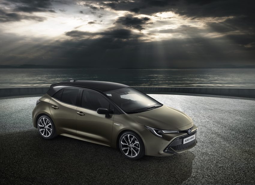 全新 Toyota Auris 日内瓦车展亮相，预告新 Corolla 造型 60671