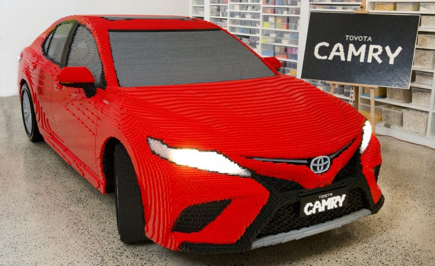 50万块装拼而成，与实车大小一样的 Lego Toyota Camry 62452