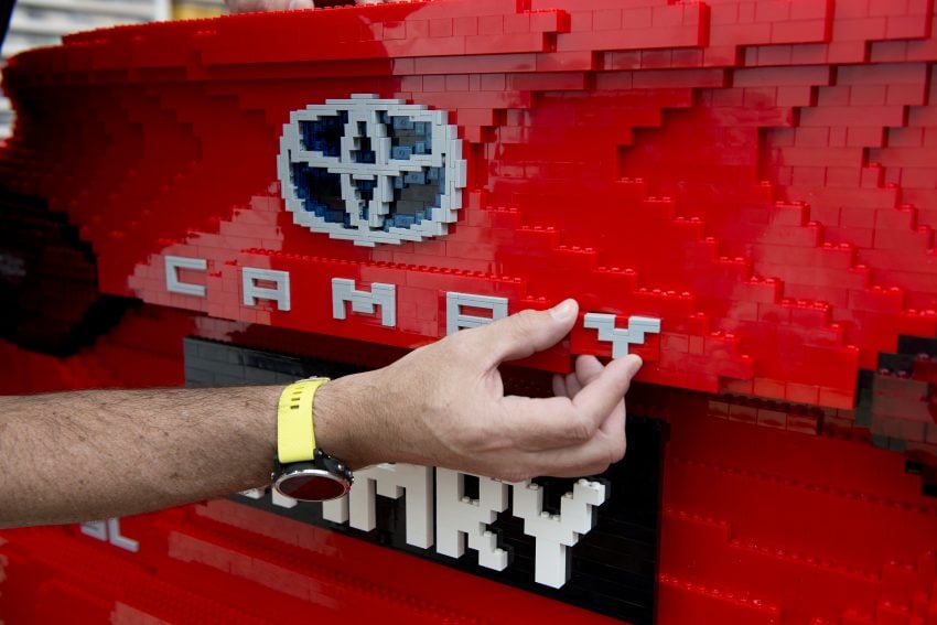 50万块装拼而成，与实车大小一样的 Lego Toyota Camry 62417