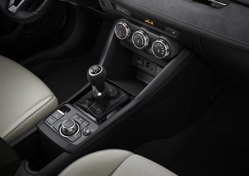 Mazda CX-3 小改款现身纽约车展，外观与内装小幅度修饰 64325