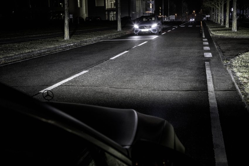 Mercedes-Benz 最新照明技术 Digital Light，确认今年将在旗舰 Maybach S-Class 身上首发，具备高清投影功能 60497