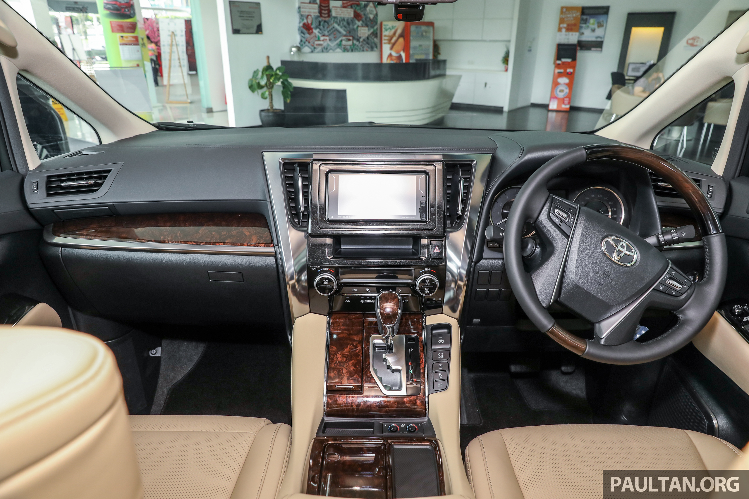 Toyota Alphard 2018 Interior