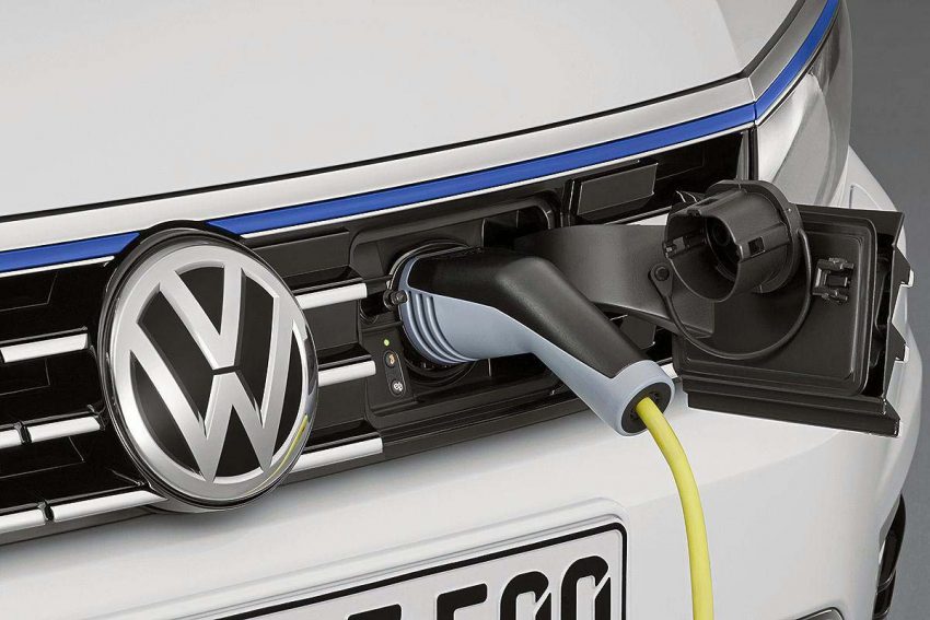 放眼2030年集团旗下拥有300款电动车，Volkswagen 计划2022年后每月推出一款新电动车型，于全球16座工厂投产 61414