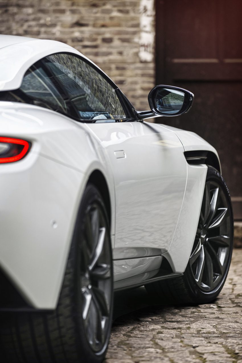 官方面子书预告, 入门级 Aston Martin DB11 V8 即将来马? 65298