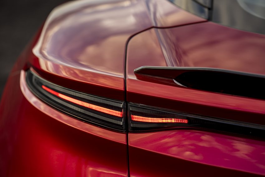 英伦旗舰跑车, Aston Martin DBS Superleggera 官图释出 70932