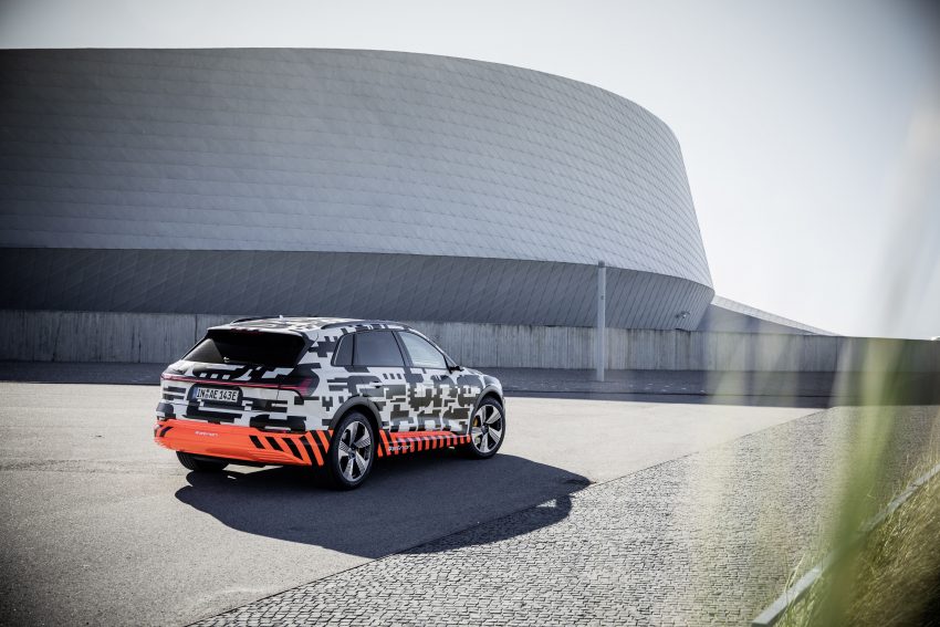 首见量产版电子后视镜，Audi e-tron 纯电动SUV内饰官图 71446
