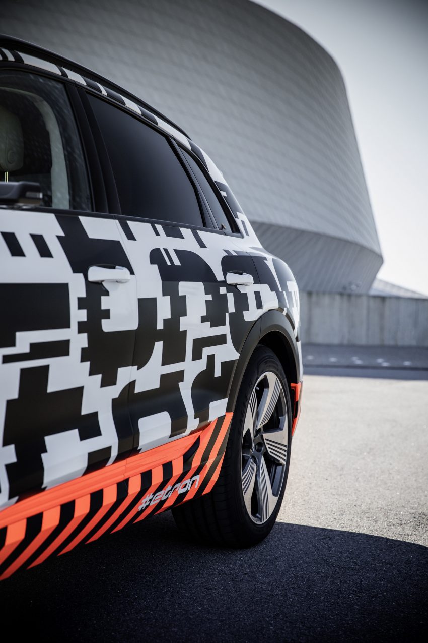 首见量产版电子后视镜，Audi e-tron 纯电动SUV内饰官图 71447