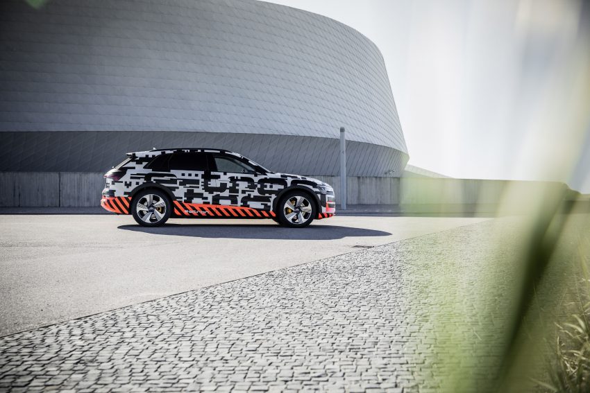 首见量产版电子后视镜，Audi e-tron 纯电动SUV内饰官图 71448