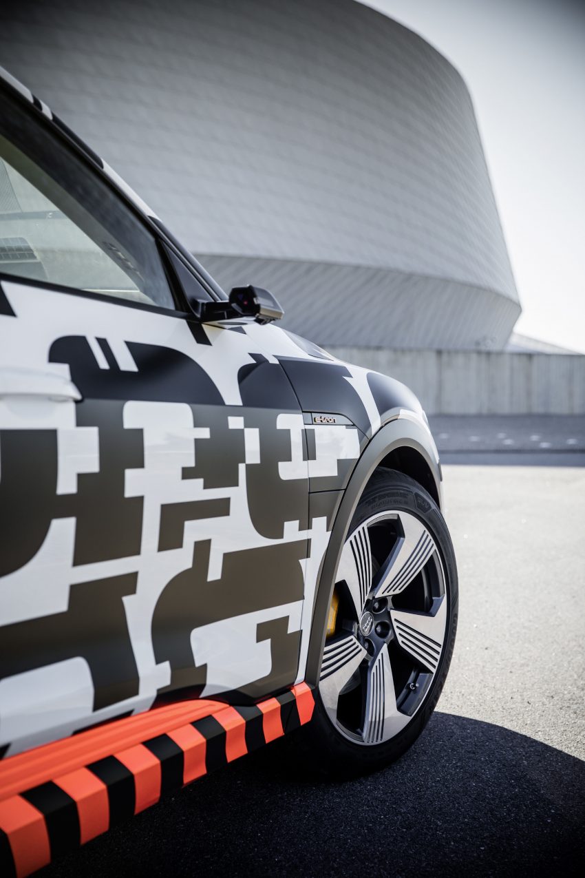 首见量产版电子后视镜，Audi e-tron 纯电动SUV内饰官图 71449