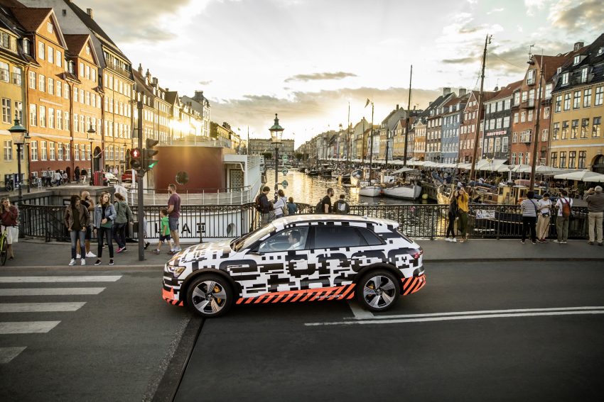 首见量产版电子后视镜，Audi e-tron 纯电动SUV内饰官图 71455