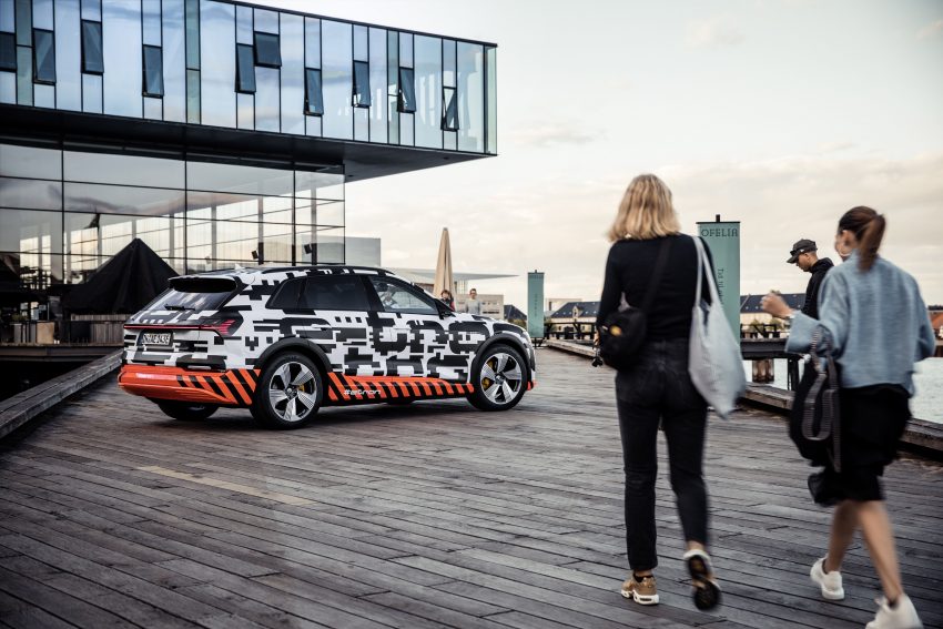 首见量产版电子后视镜，Audi e-tron 纯电动SUV内饰官图 71435