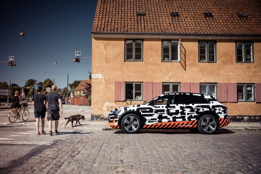 首见量产版电子后视镜，Audi e-tron 纯电动SUV内饰官图 71467