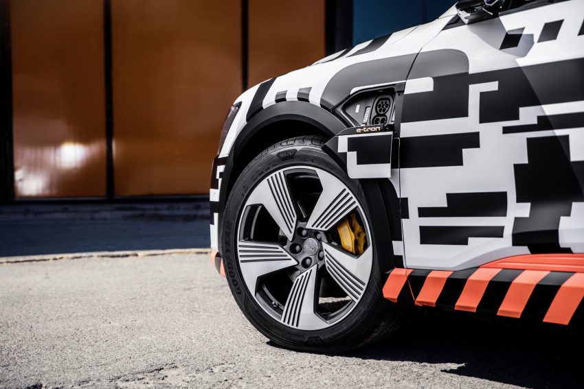 首见量产版电子后视镜，Audi e-tron 纯电动SUV内饰官图 71471