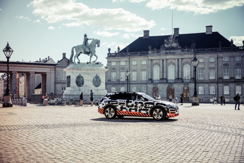 首见量产版电子后视镜，Audi e-tron 纯电动SUV内饰官图 71436