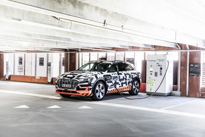 首见量产版电子后视镜，Audi e-tron 纯电动SUV内饰官图 71476