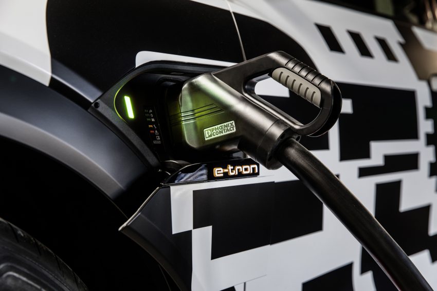 首见量产版电子后视镜，Audi e-tron 纯电动SUV内饰官图 71478