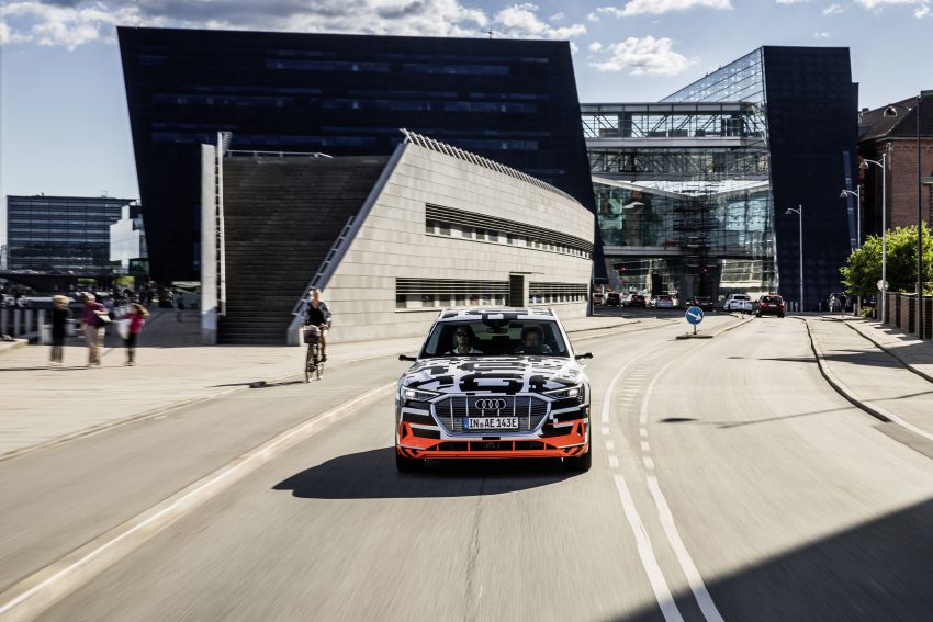 首见量产版电子后视镜，Audi e-tron 纯电动SUV内饰官图 71484
