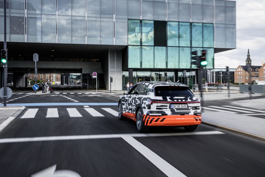 首见量产版电子后视镜，Audi e-tron 纯电动SUV内饰官图 71492