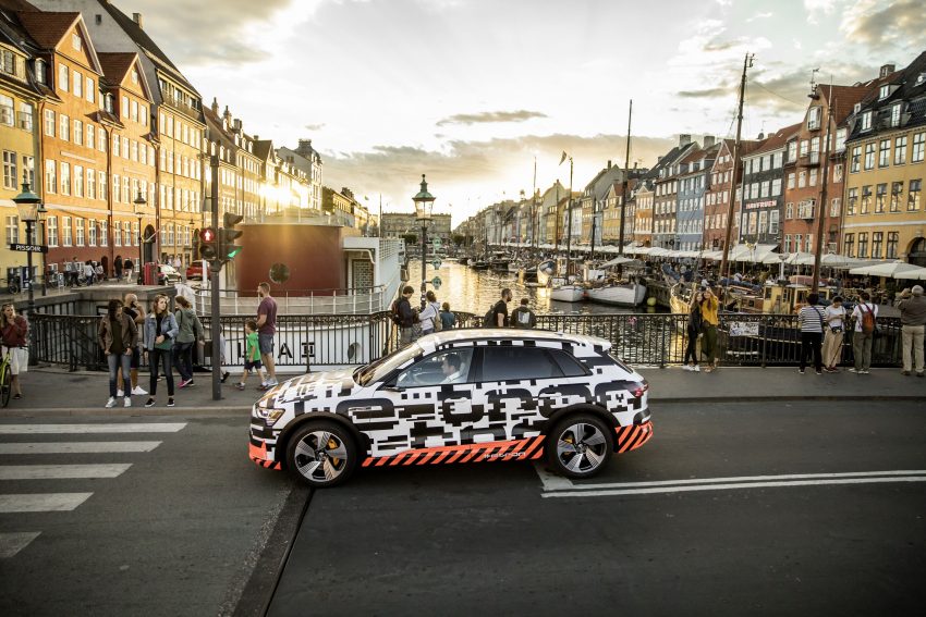 首见量产版电子后视镜，Audi e-tron 纯电动SUV内饰官图 71499