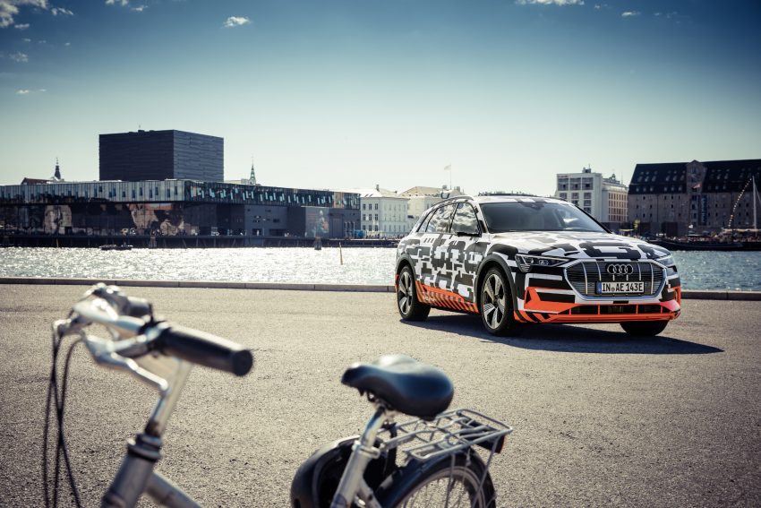 首见量产版电子后视镜，Audi e-tron 纯电动SUV内饰官图 71439
